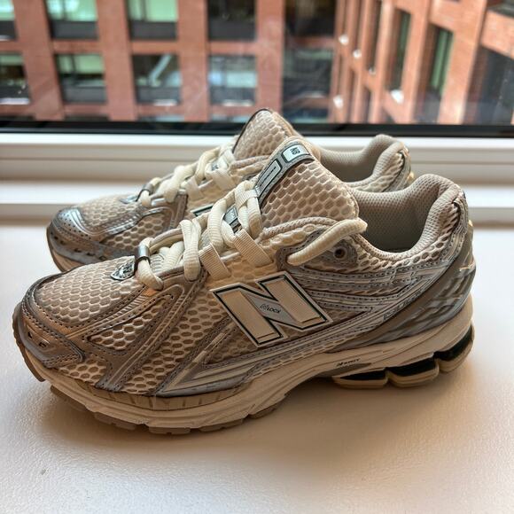 New Balance 1906 Women's Sneakers White Silver Size 6 - Picture 3 of 9